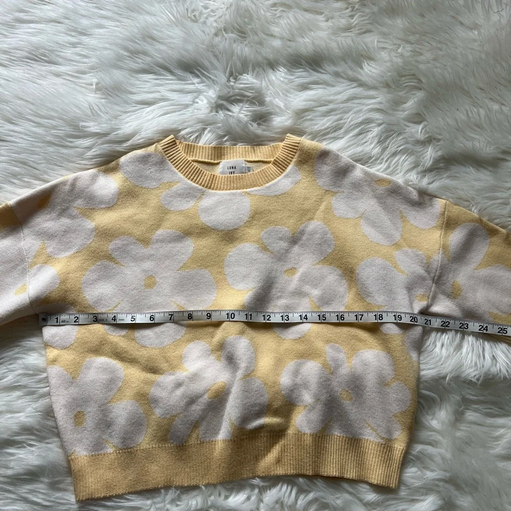 Luna Ivy Yellow Floral Print Cropped Sweater - Picture 6 of 7